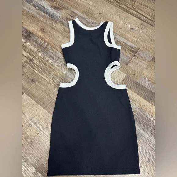 Edikted Black and White Ribbed Top - Picture 5 of 6